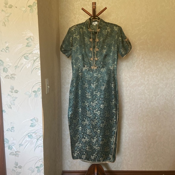 vintage traditional dresses